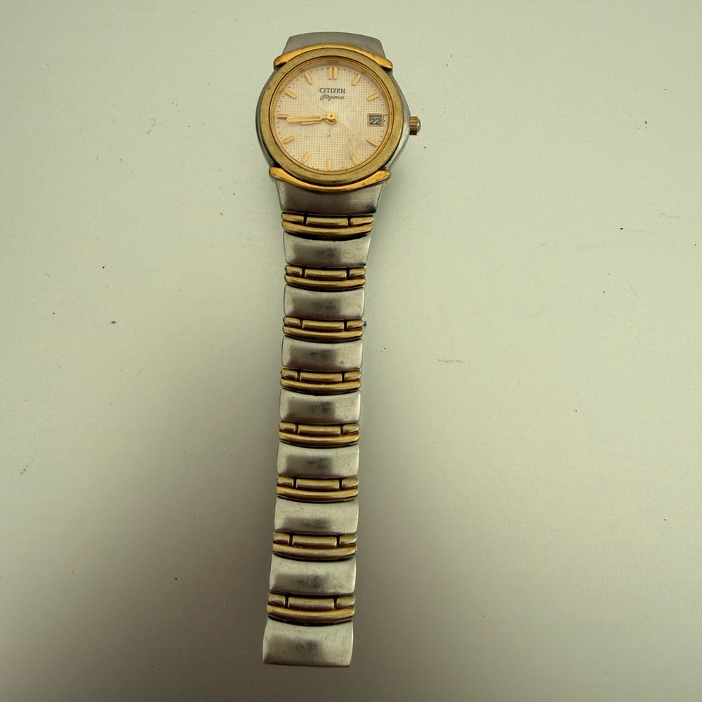Vintage Citizen Quartz Analog Wristwatch Silver Gold Date Water-Resistant